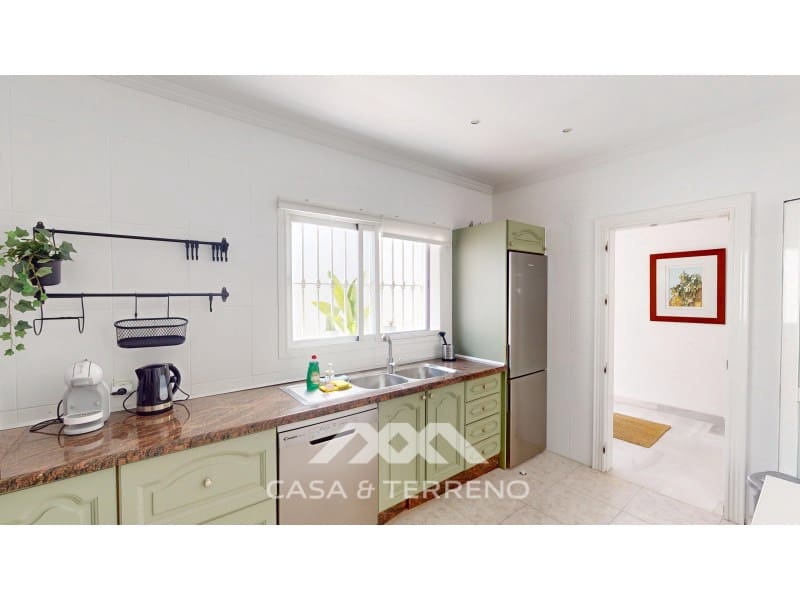 3 slaapkamer Villa te koop in Caleta de Velez met zwembad garage - € 955.000 (Ref: 8994306)