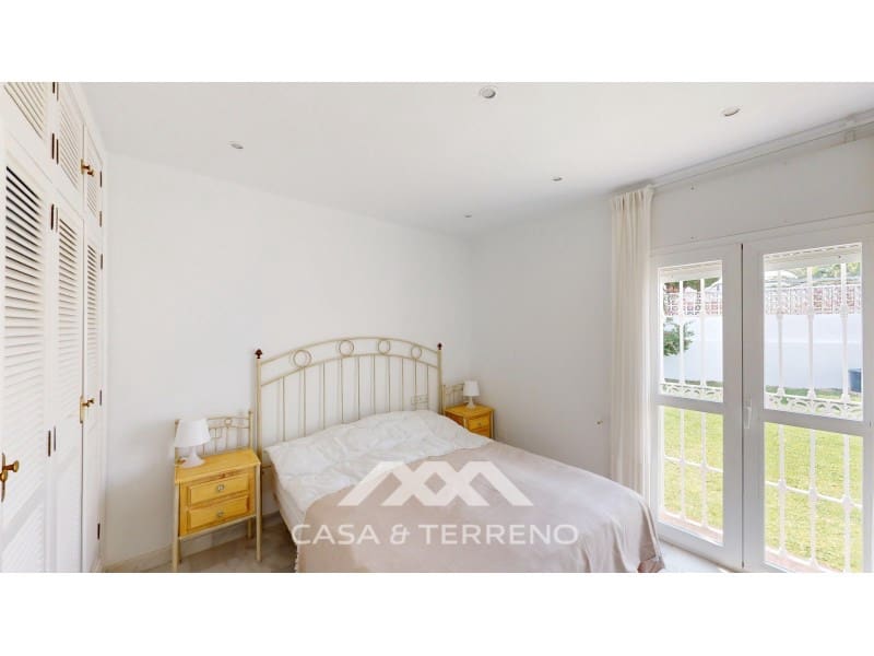 3 slaapkamer Villa te koop in Caleta de Velez met zwembad garage - € 955.000 (Ref: 8994306)