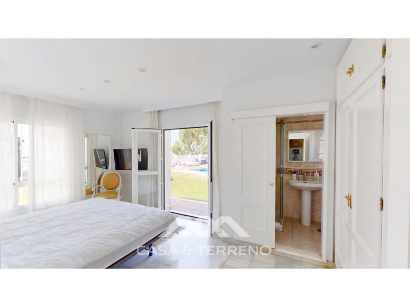 3 slaapkamer Villa te koop in Caleta de Velez met zwembad garage - € 955.000 (Ref: 8994306)