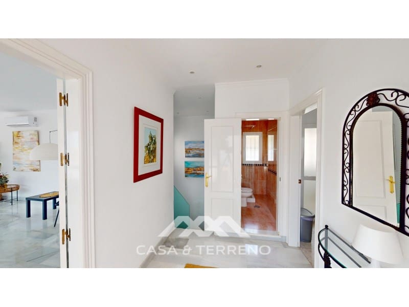 3 slaapkamer Villa te koop in Caleta de Velez met zwembad garage - € 955.000 (Ref: 8994306)