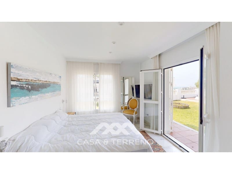3 slaapkamer Villa te koop in Caleta de Velez met zwembad garage - € 955.000 (Ref: 8994306)