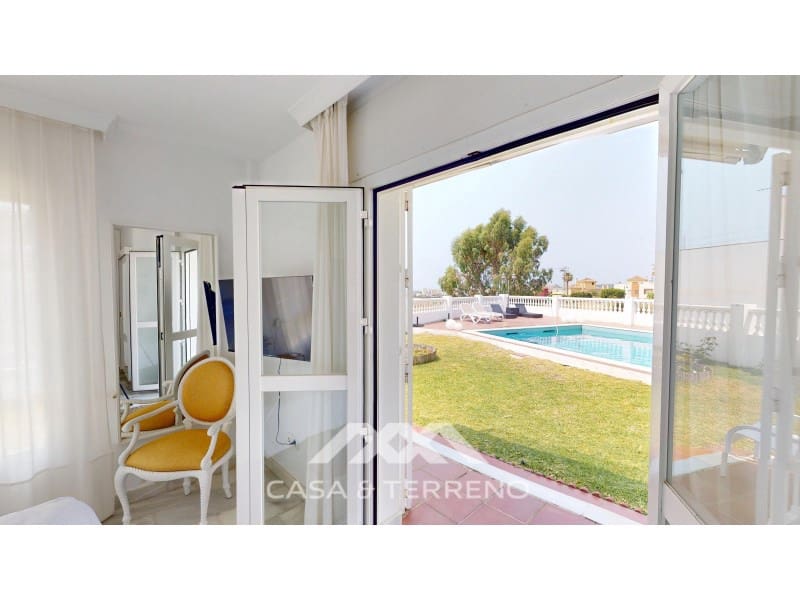 3 slaapkamer Villa te koop in Caleta de Velez met zwembad garage - € 955.000 (Ref: 8994306)