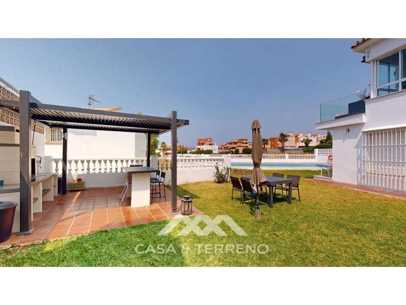 3 slaapkamer Villa te koop in Caleta de Velez met zwembad garage - € 955.000 (Ref: 8994306)