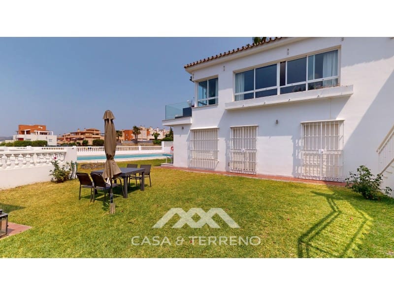 3 slaapkamer Villa te koop in Caleta de Velez met zwembad garage - € 955.000 (Ref: 8994306)