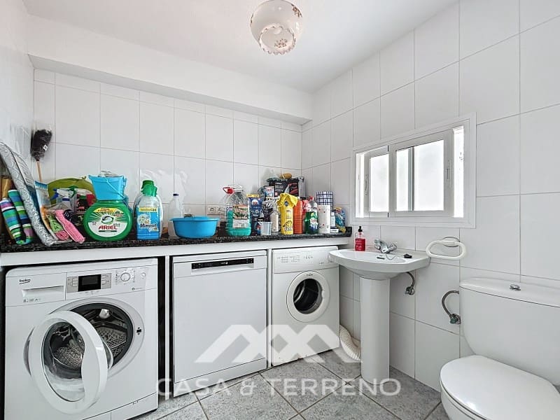 5 soveværelse Semi-Rækkehus til salg i Periana med garage - € 199.000 (Ref: 9007234)