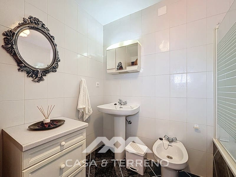 5 soveværelse Semi-Rækkehus til salg i Periana med garage - € 199.000 (Ref: 9007234)