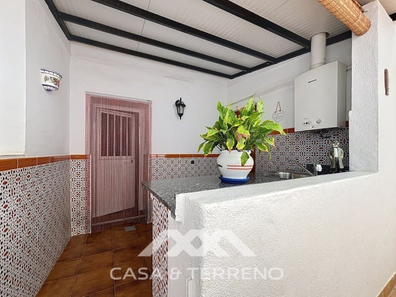 5 soveværelse Semi-Rækkehus til salg i Periana med garage - € 199.000 (Ref: 9007234)