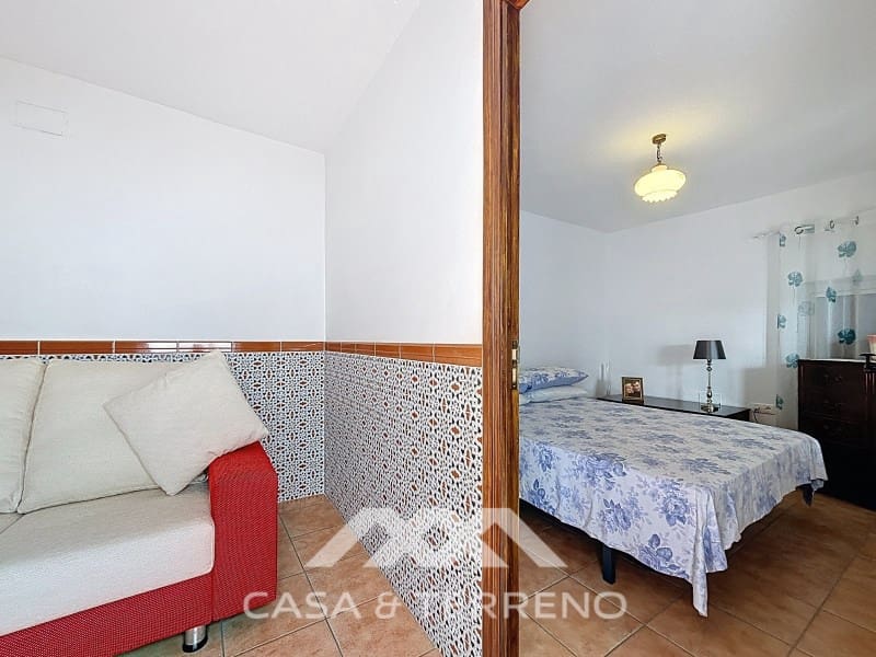 5 soveværelse Semi-Rækkehus til salg i Periana med garage - € 199.000 (Ref: 9007234)