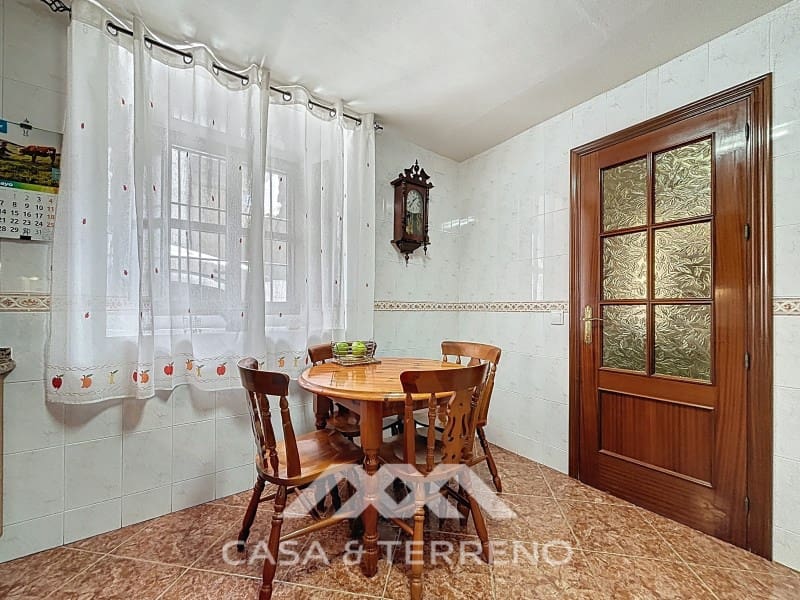 5 soveværelse Semi-Rækkehus til salg i Periana med garage - € 199.000 (Ref: 9007234)