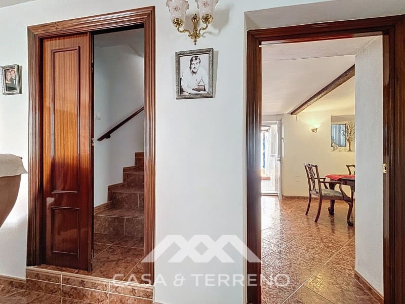 5 soveværelse Semi-Rækkehus til salg i Periana med garage - € 199.000 (Ref: 9007234)