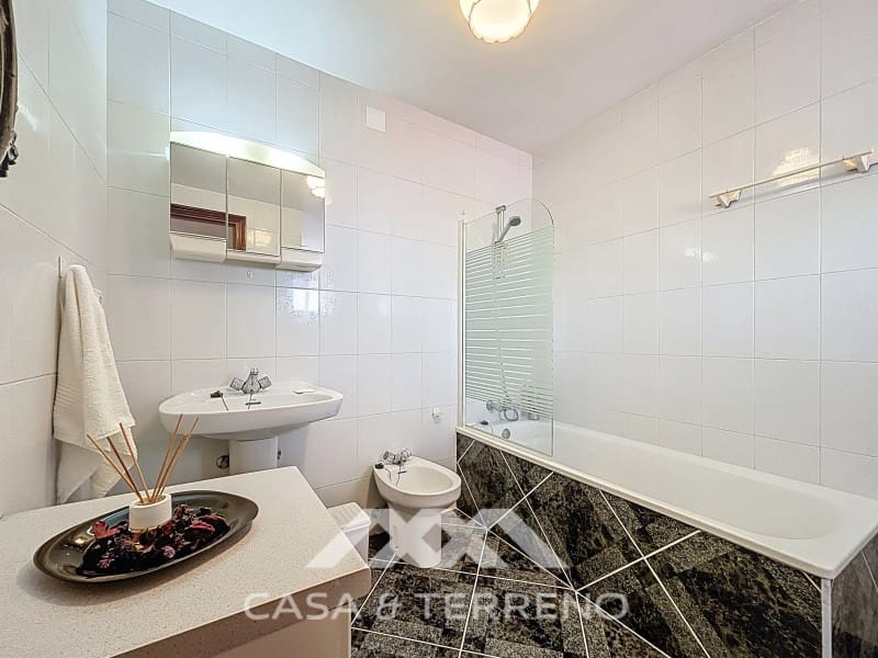 5 soveværelse Semi-Rækkehus til salg i Periana med garage - € 199.000 (Ref: 9007234)