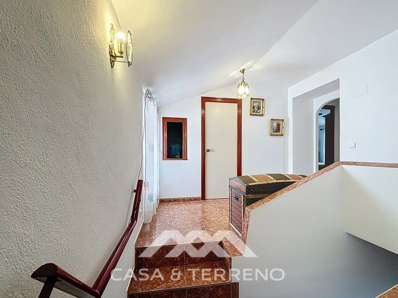 5 soveværelse Semi-Rækkehus til salg i Periana med garage - € 199.000 (Ref: 9007234)