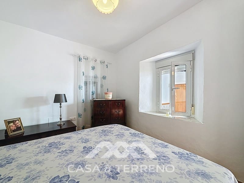 5 soveværelse Semi-Rækkehus til salg i Periana med garage - € 199.000 (Ref: 9007234)