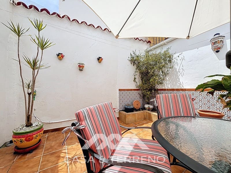 5 soveværelse Semi-Rækkehus til salg i Periana med garage - € 199.000 (Ref: 9007234)