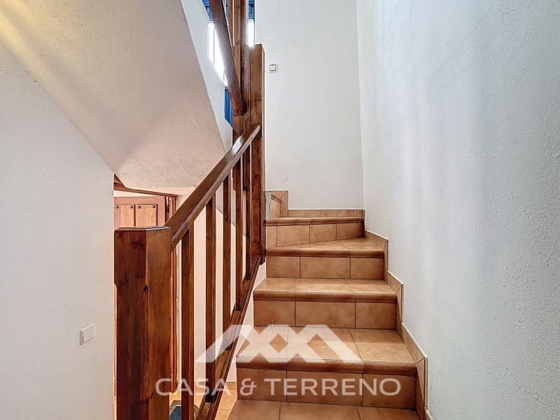 5 soveværelse Semi-Rækkehus til salg i Periana med garage - € 199.000 (Ref: 9007234)