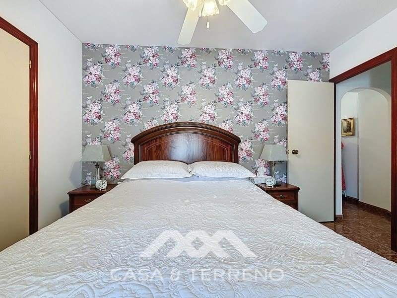 5 soveværelse Semi-Rækkehus til salg i Periana med garage - € 199.000 (Ref: 9007234)