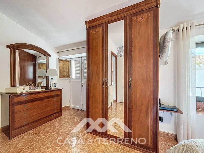 5 soveværelse Semi-Rækkehus til salg i Periana med garage - € 199.000 (Ref: 9007234)