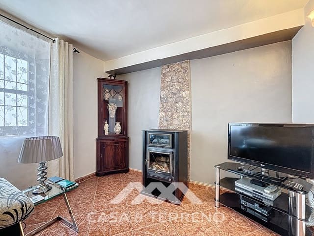 5 sovrum Semi-fristående Villa till salu i Periana med garage - 199 000 € (Ref: 9007234)