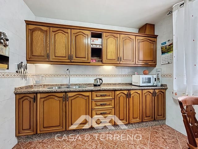 5 sovrum Semi-fristående Villa till salu i Periana med garage - 199 000 € (Ref: 9007234)