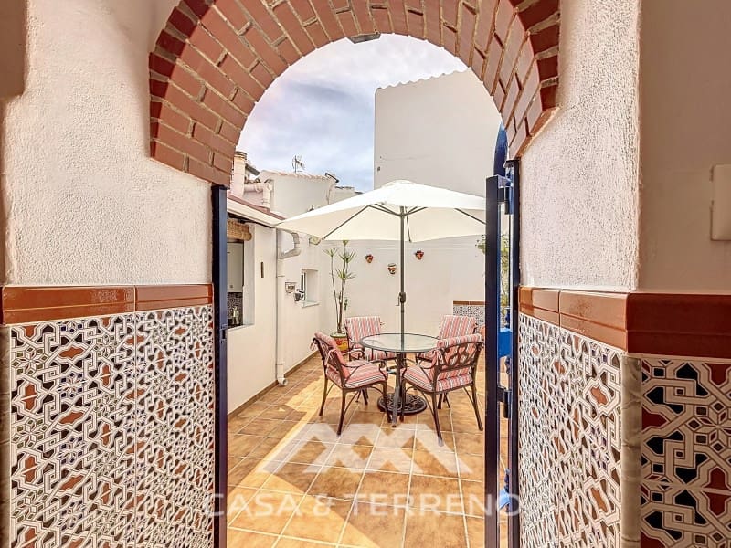 5 soveværelse Semi-Rækkehus til salg i Periana med garage - € 199.000 (Ref: 9007234)