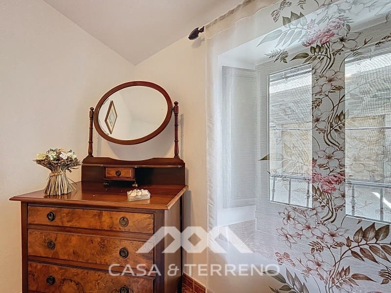 5 soveværelse Semi-Rækkehus til salg i Periana med garage - € 199.000 (Ref: 9007234)