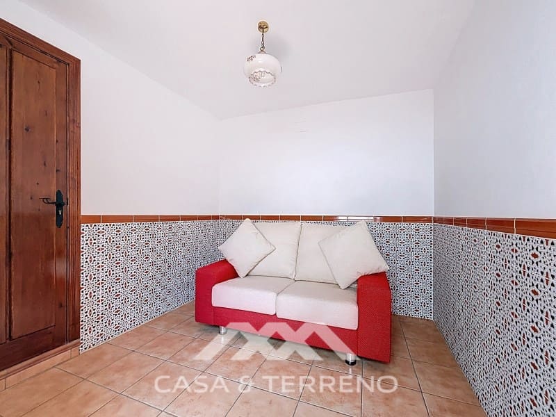 5 soveværelse Semi-Rækkehus til salg i Periana med garage - € 199.000 (Ref: 9007234)