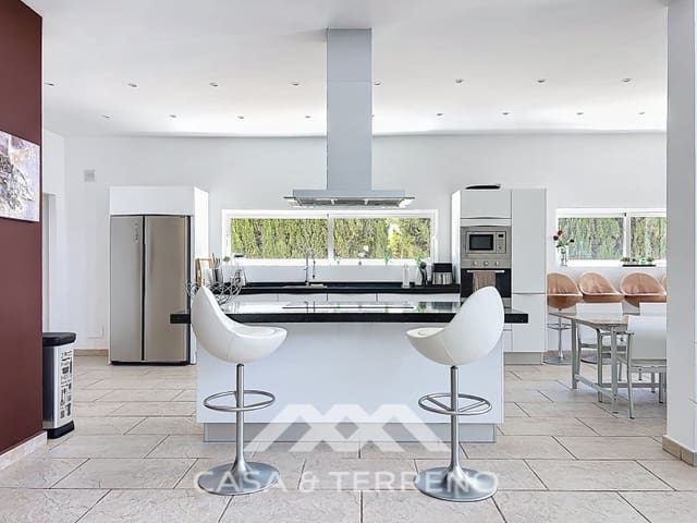 7 slaapkamer Villa te koop in Algarrobo met zwembad - € 985.000 (Ref: 9007235)