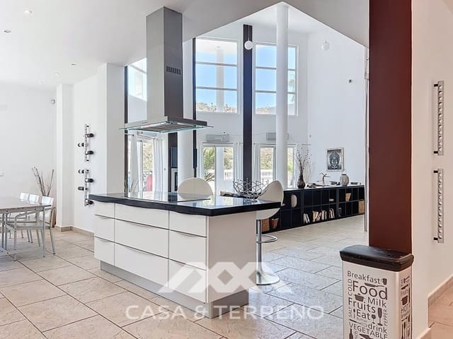 7 slaapkamer Villa te koop in Algarrobo met zwembad - € 985.000 (Ref: 9007235)