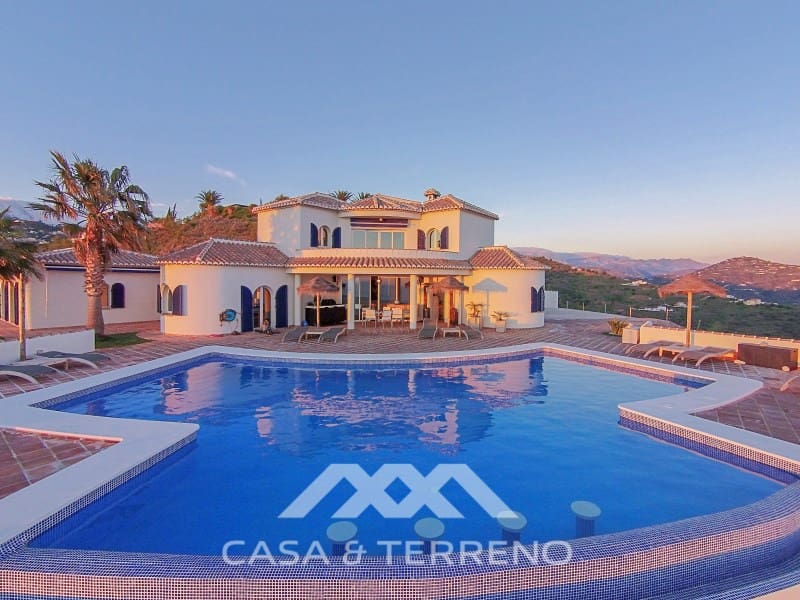 6 soveværelse Villa til salg i Algarrobo med swimmingpool garage - € 1.248.000 (Ref: 9007236)