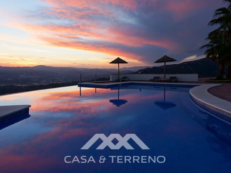 6 soveværelse Villa til salg i Algarrobo med swimmingpool garage - € 1.248.000 (Ref: 9007236)