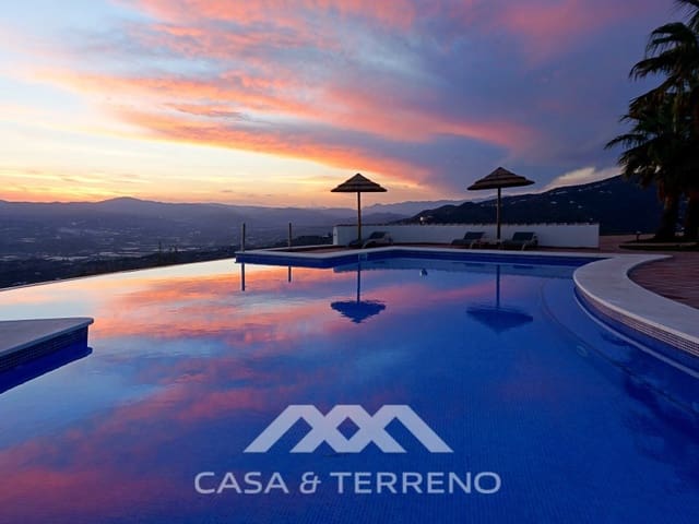 6 bedroom Guesthouse/B & B for sale in Algarrobo with pool garage - € 1,248,000 (Ref: 9007237)