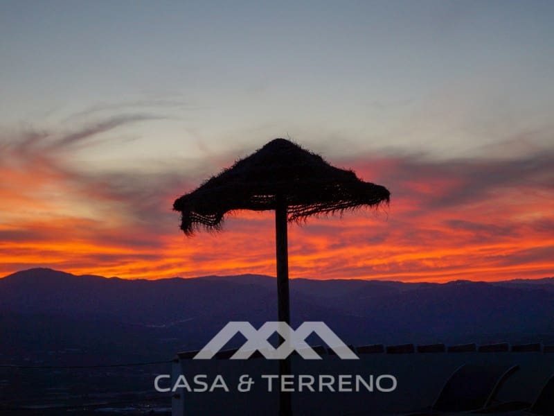 6 slaapkamer Gastenverblijf/B&B te koop in Algarrobo met zwembad garage - € 1.248.000 (Ref: 9007237)