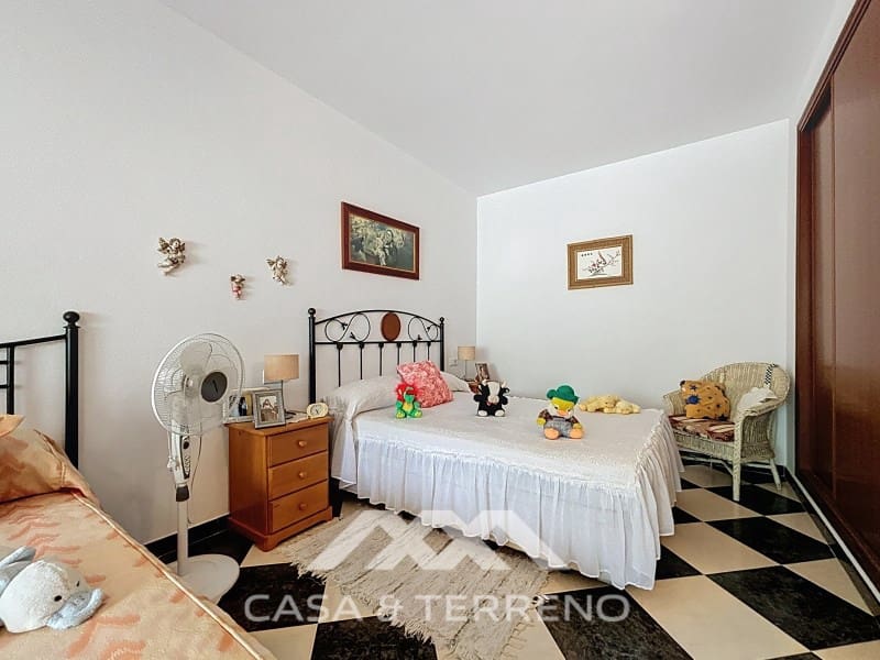 5 sypialnia Willa na sprzedaż w Vinuela z basenem garażem - 360 000 € (Ref: 9008612)