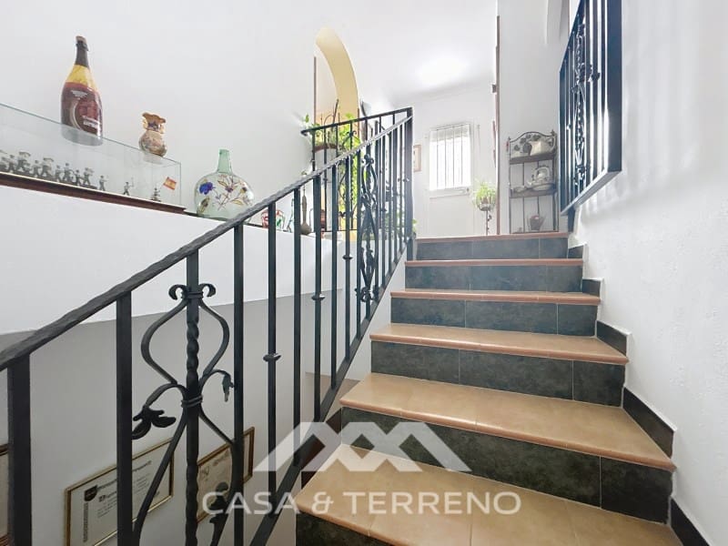 5 sypialnia Willa na sprzedaż w Vinuela z basenem garażem - 360 000 € (Ref: 9008612)