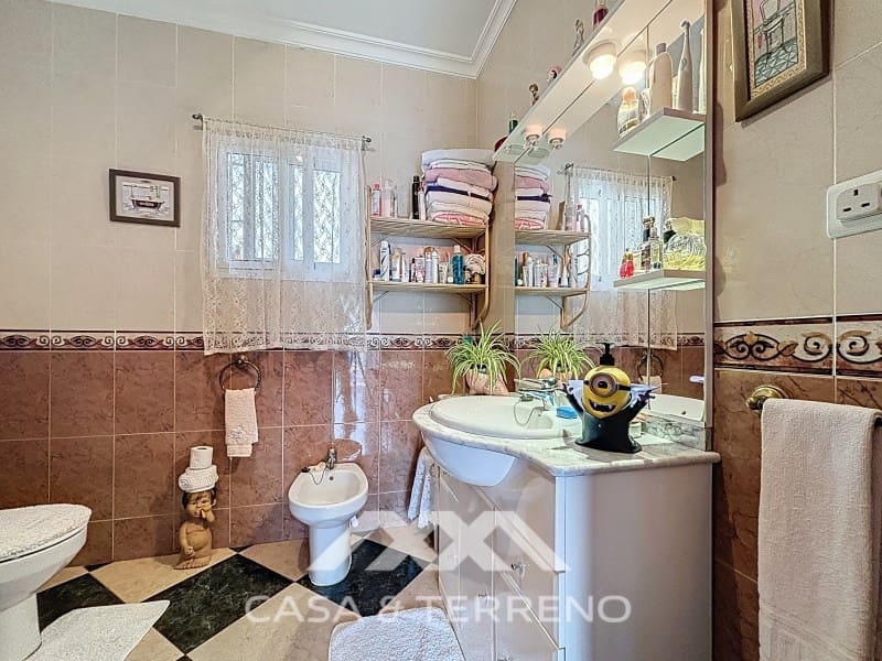 5 sypialnia Willa na sprzedaż w Vinuela z basenem garażem - 360 000 € (Ref: 9008612)