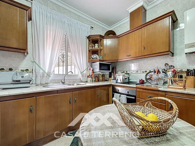 5 sypialnia Willa na sprzedaż w Vinuela z basenem garażem - 360 000 € (Ref: 9008612)