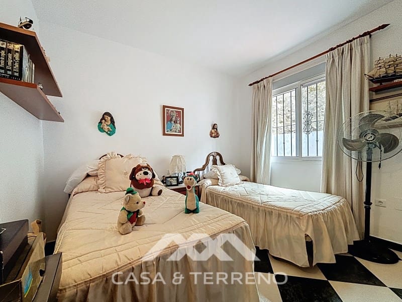 5 sypialnia Willa na sprzedaż w Vinuela z basenem garażem - 360 000 € (Ref: 9008612)