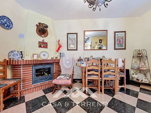 5 slaapkamer Villa te koop in Viñuela met zwembad garage - € 360.000 (Ref: 9008612)
