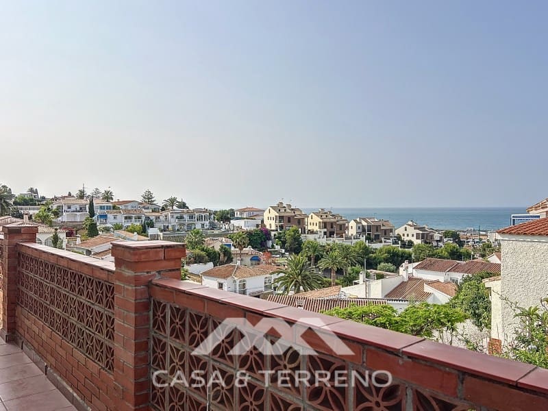 5 chambre Villa/Maison à vendre à Caleta de Velez avec piscine garage - 585 000 € (Ref: 9036999)