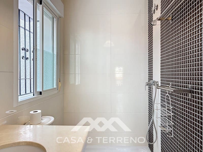 5 chambre Villa/Maison à vendre à Caleta de Velez avec piscine garage - 585 000 € (Ref: 9036999)