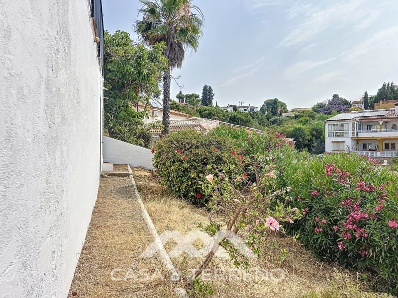 5 chambre Villa/Maison à vendre à Caleta de Velez avec piscine garage - 585 000 € (Ref: 9036999)