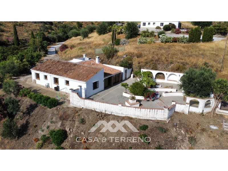 3 bedroom Villa for sale in Vinuela with pool - € 475,000 (Ref: 9059820)