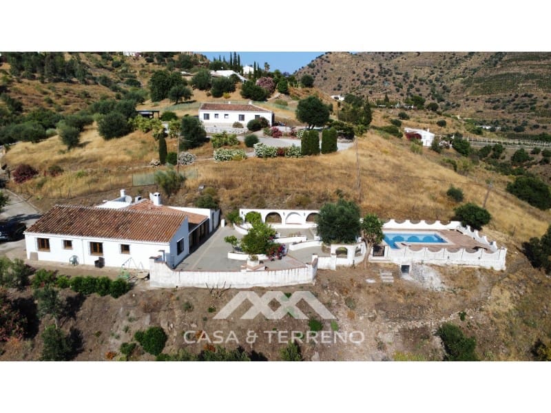 3 bedroom Villa for sale in Vinuela with pool - € 475,000 (Ref: 9059820)
