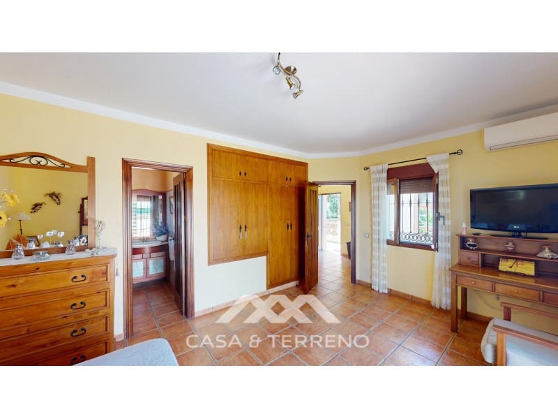 3 soveværelse Villa til salg i Mezquitilla med swimmingpool garage - € 635.000 (Ref: 9147318)