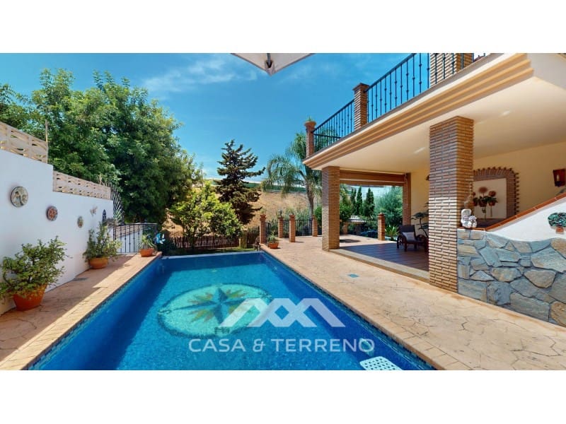 3 soveværelse Villa til salg i Mezquitilla med swimmingpool garage - € 635.000 (Ref: 9147318)