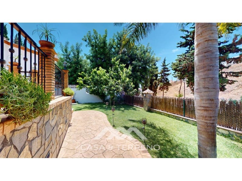 3 soveværelse Villa til salg i Mezquitilla med swimmingpool garage - € 635.000 (Ref: 9147318)