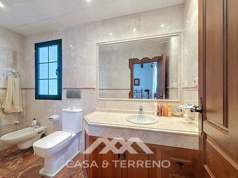 6 slaapkamer Villa te koop in Vinuela met zwembad garage - € 835.000 (Ref: 9166092)