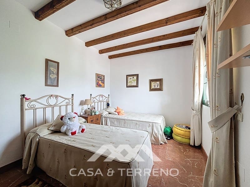 6 slaapkamer Villa te koop in Vinuela met zwembad garage - € 835.000 (Ref: 9166092)