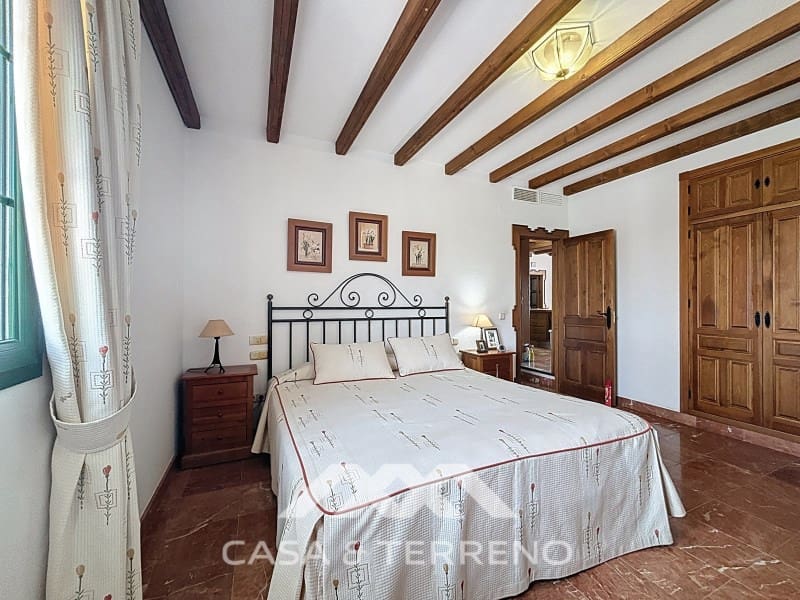 6 slaapkamer Villa te koop in Vinuela met zwembad garage - € 835.000 (Ref: 9166092)