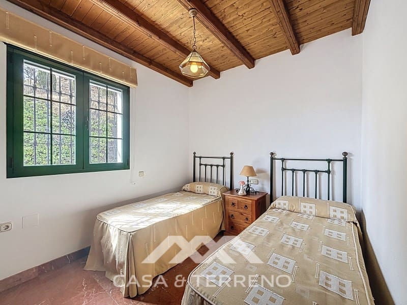 6 slaapkamer Villa te koop in Vinuela met zwembad garage - € 835.000 (Ref: 9166092)